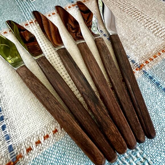 Set of 6 Vintage Butler England Butter Knives, Stainless Steel with Wood Handles - Picture 13 of 14